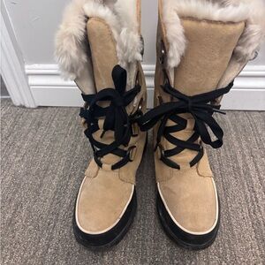 Sorel Beige Tan Faux Fur Lace-Up Winter Boots with Black Laces